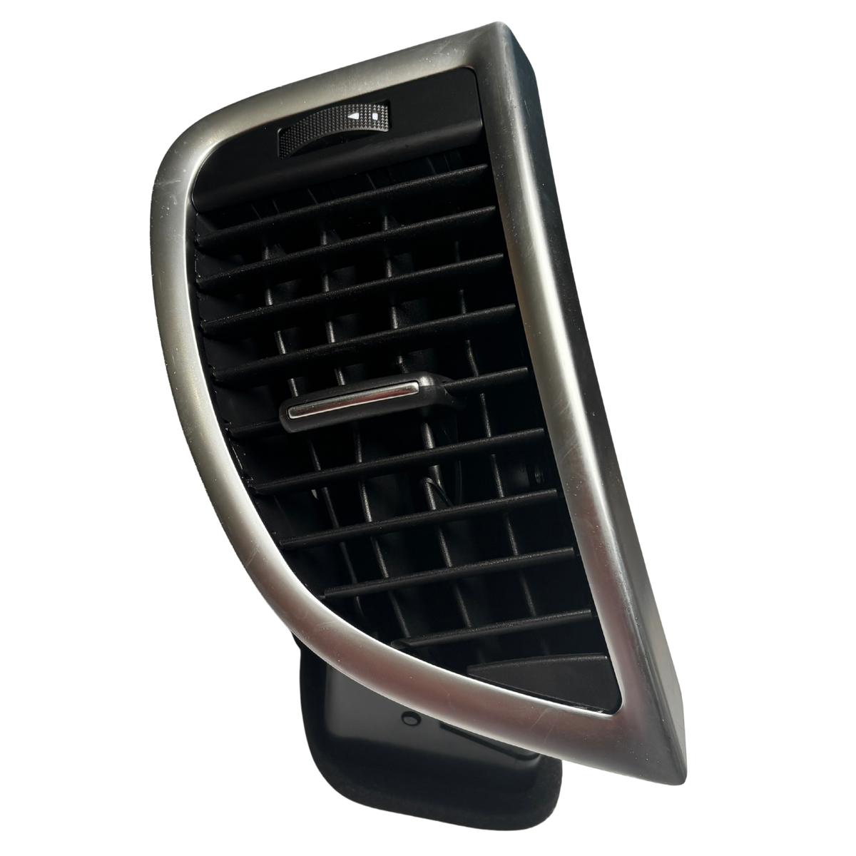 Black & Chrome Right AC Vent Grille Assembly for Audi Q7 (2006-2015)-1